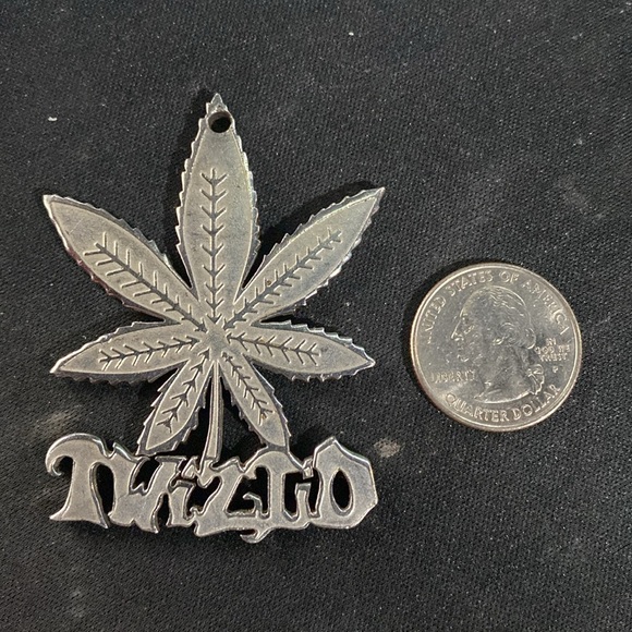 RARE TWIZTID Leaf Charm - Picture 3 of 3